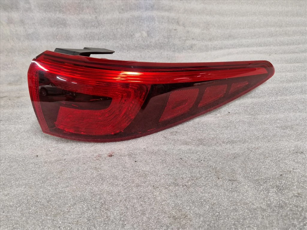 KIA SPORTAGE (QL) Jobb külső hátsó lámpa 92402-F10