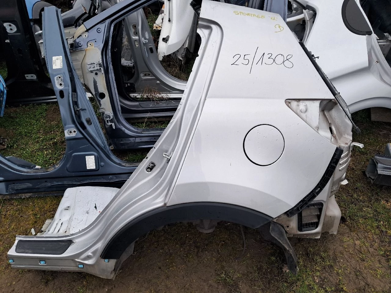 KIA SPORTAGE (SL) bal hátsó sárvédő negyed
