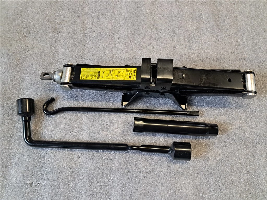 KIA CARENS (RP) Emelő készlet