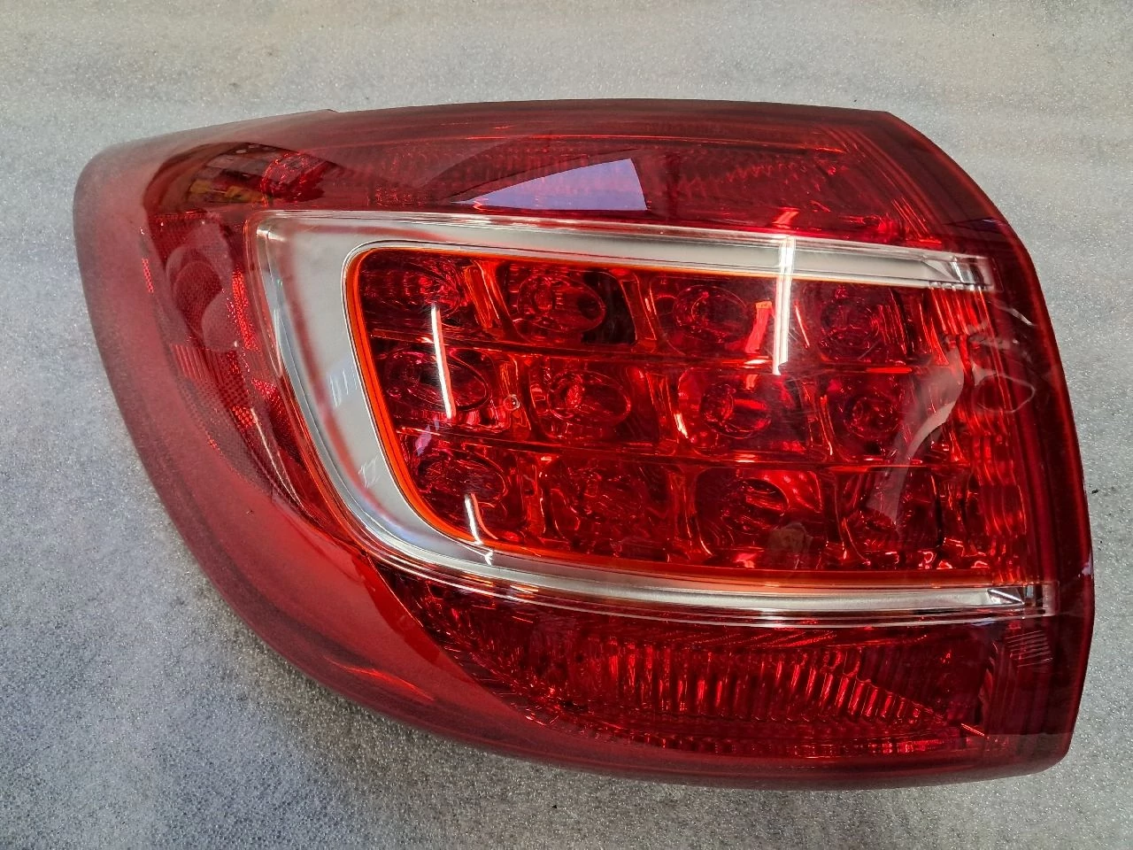 KIA SPORTAGE (SL) Bal külső hátsó lámpa