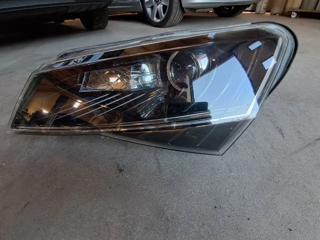 SKODA SUPERB III (3V) bal xenon fényszóró 3V2941015A
