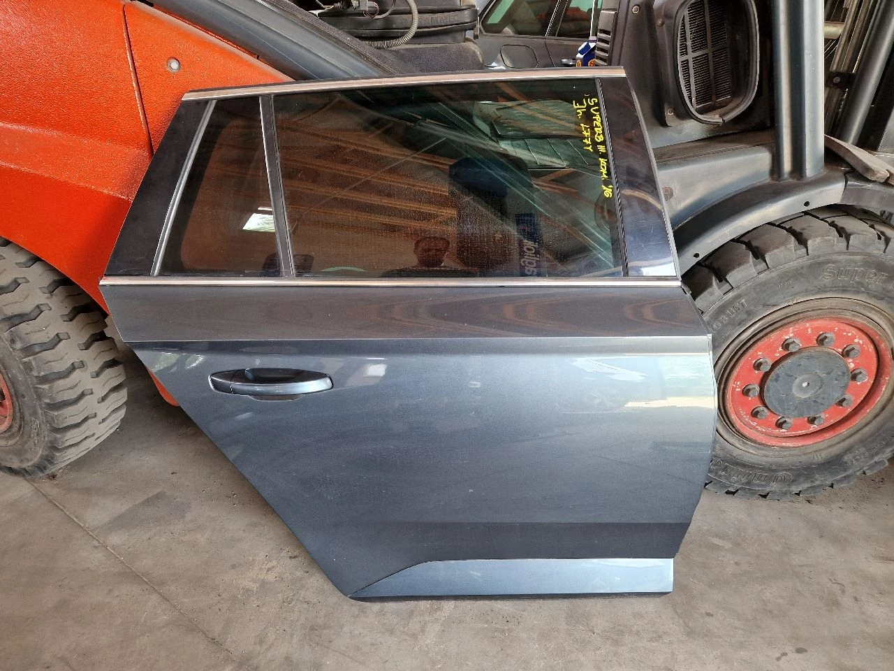 SKODA SUPERB III (3V) kombi jobb hátsó ajtó LF7Y