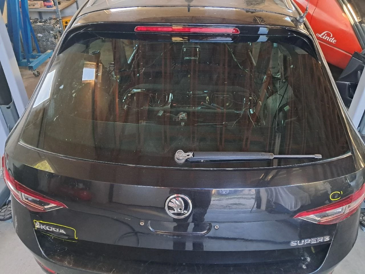 SKODA SUPERB III (3V) kombi csomagtérajtó LF9R