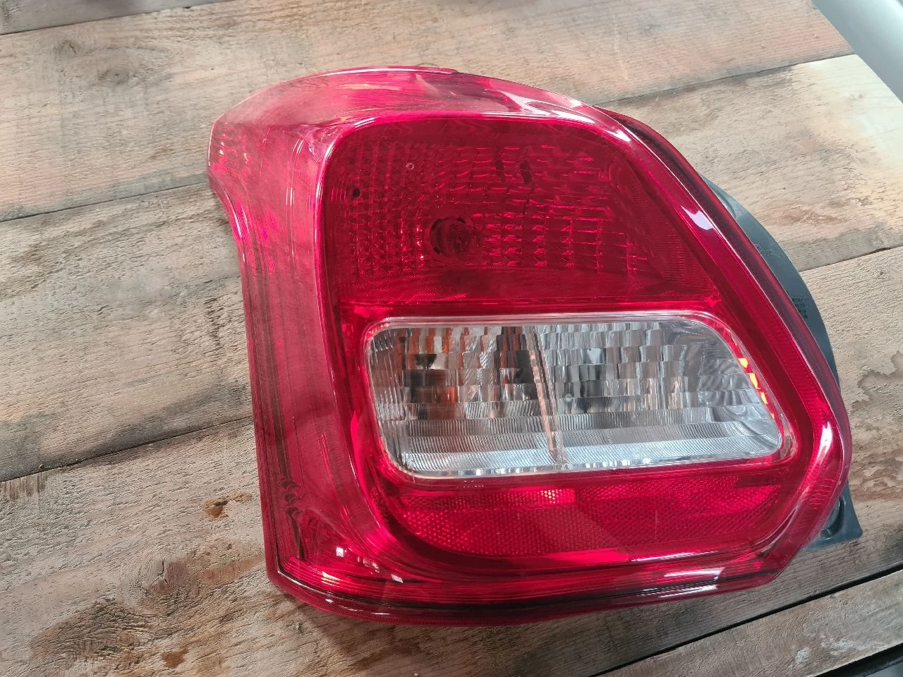 SUZUKI SWIFT V Bal hátsó lámpa