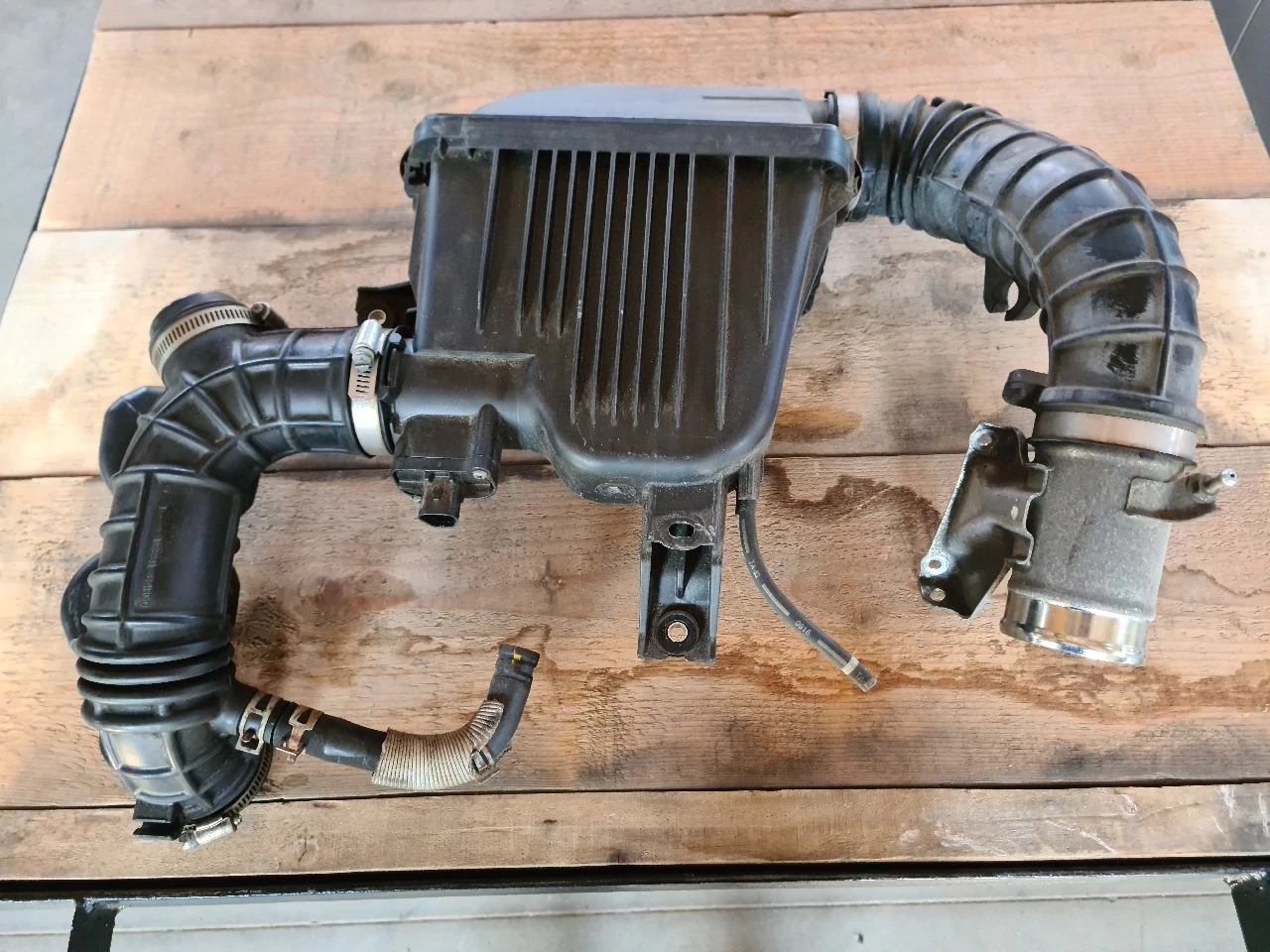 SUZUKI SWIFT V 1.0 levegőszűrőház 