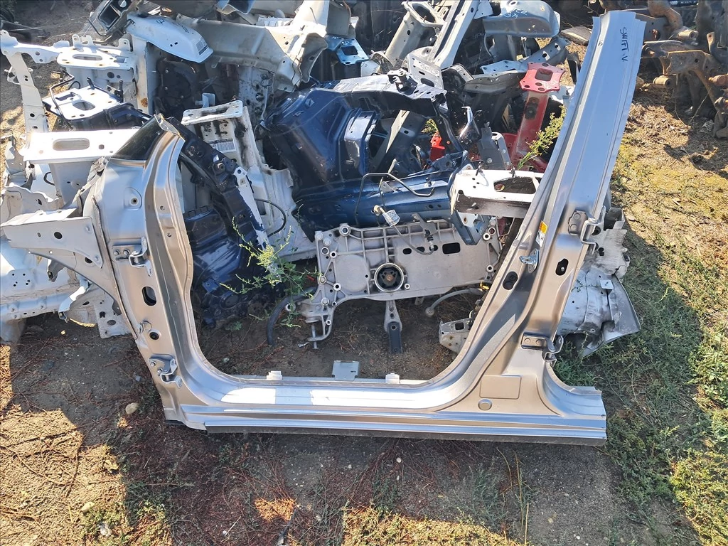 SUZUKI SWIFT V bal küszöb