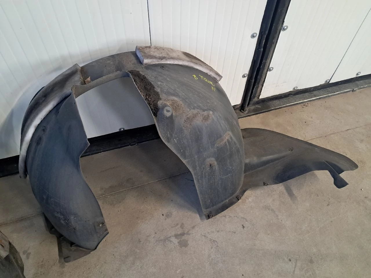 VOLKSWAGEN TIGUAN (5N) Bal első dobbetét