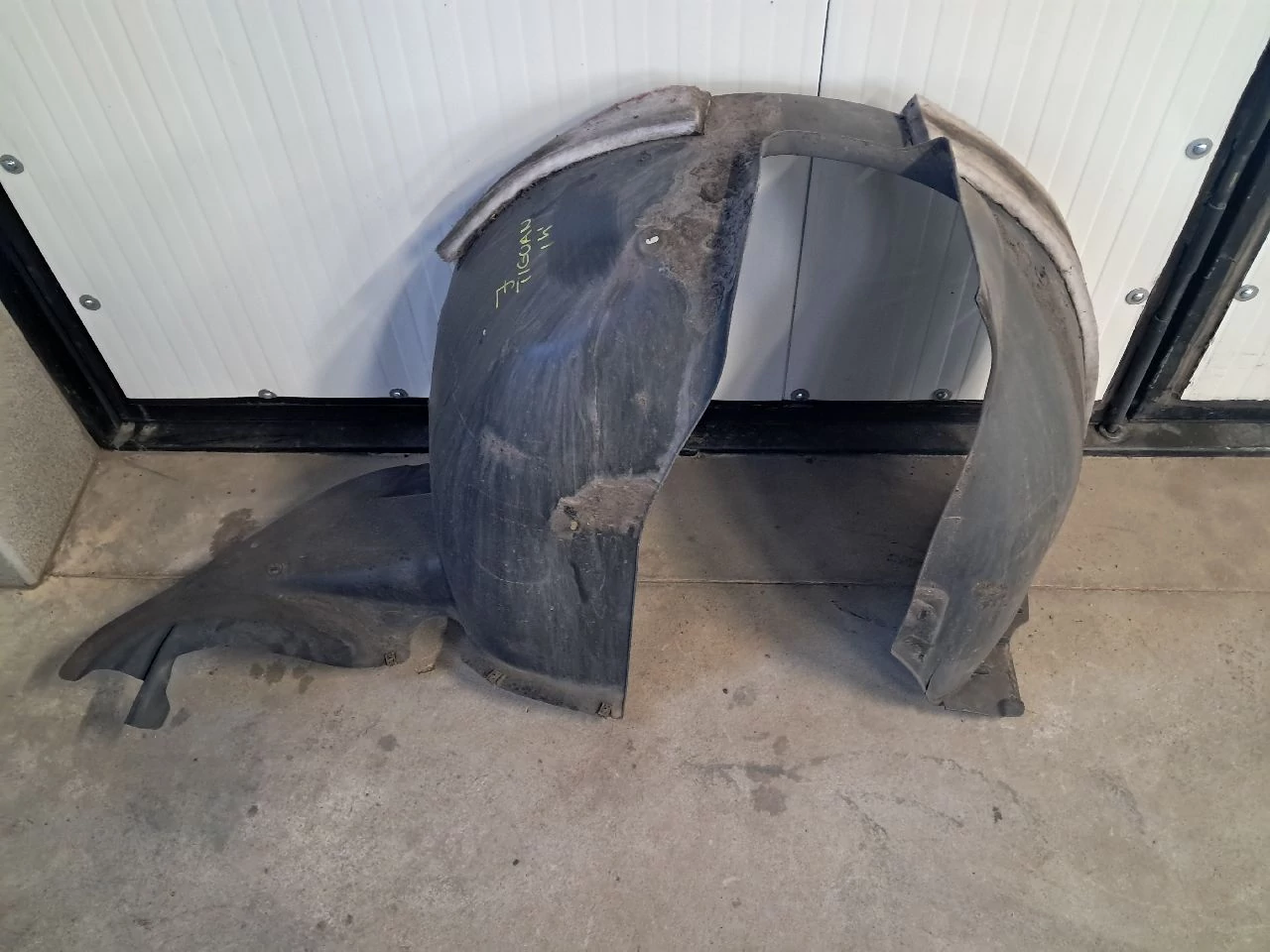 VOLKSWAGEN TIGUAN (5N) Jobb első dobbetét