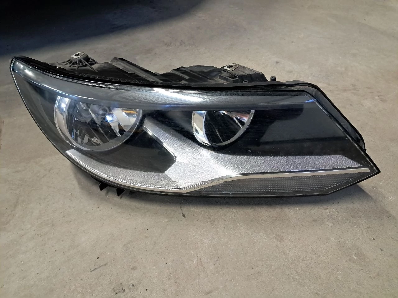 VOLKSWAGEN TIGUAN (5N) Jobb fényszóró