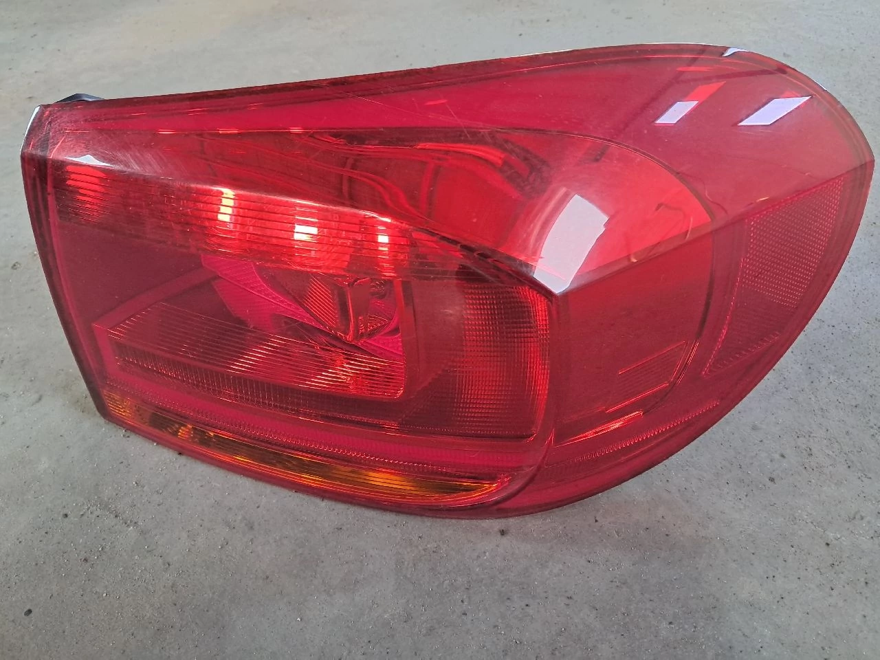 VOLKSWAGEN TIGUAN (5N) Jobb külső hátsó lámpa