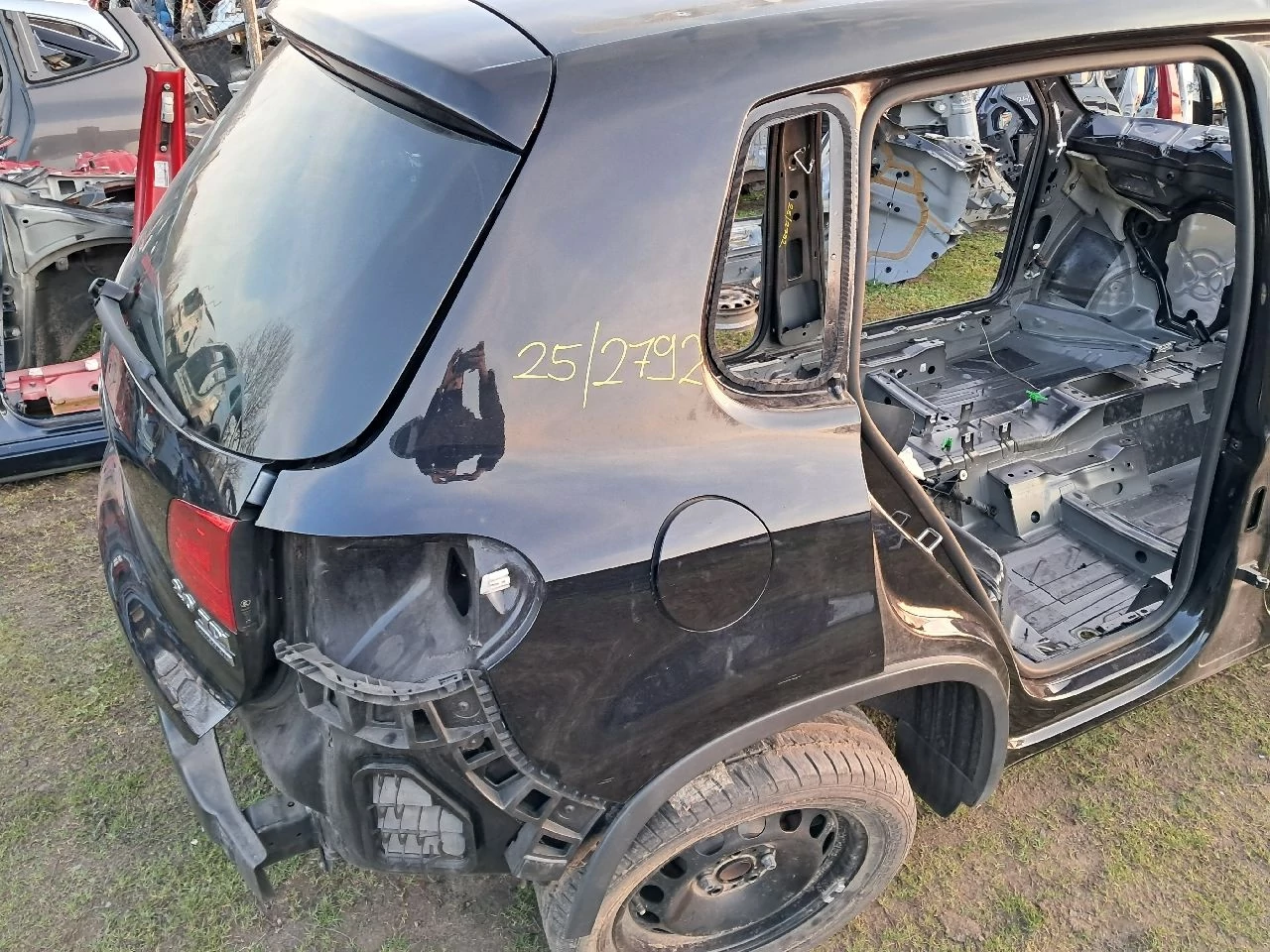 VOLKSWAGEN TIGUAN (5N) Jobbb hátsó sárvédő negyed