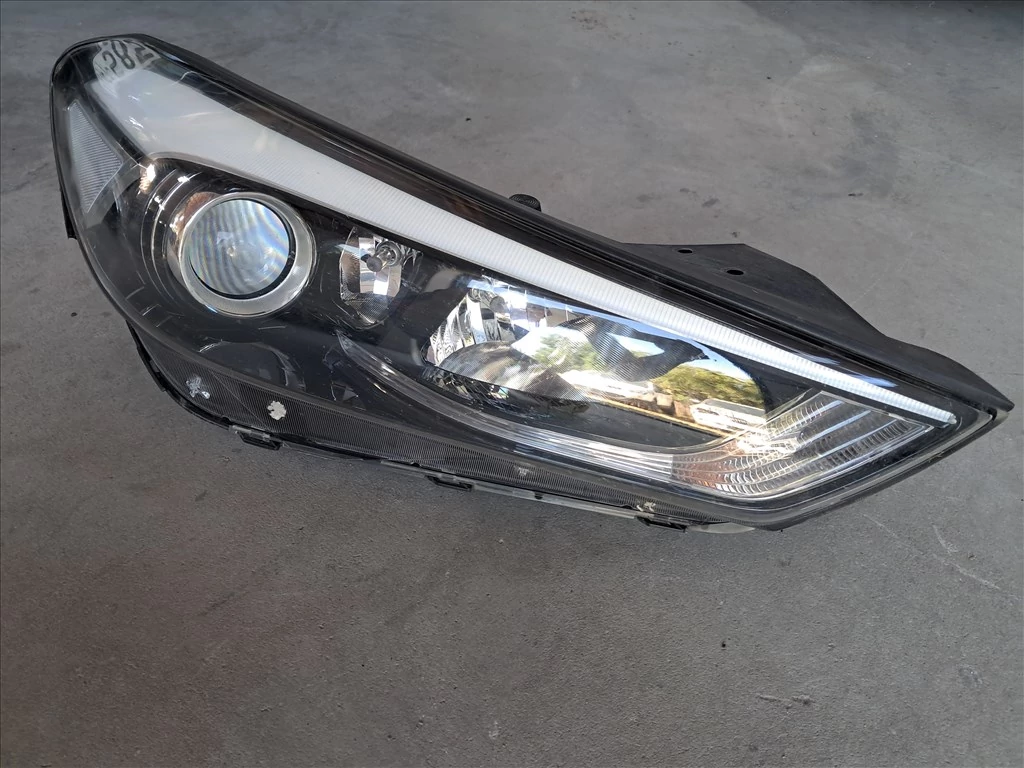 HYUNDAI TUCSON (TL) Jobb fényszóró