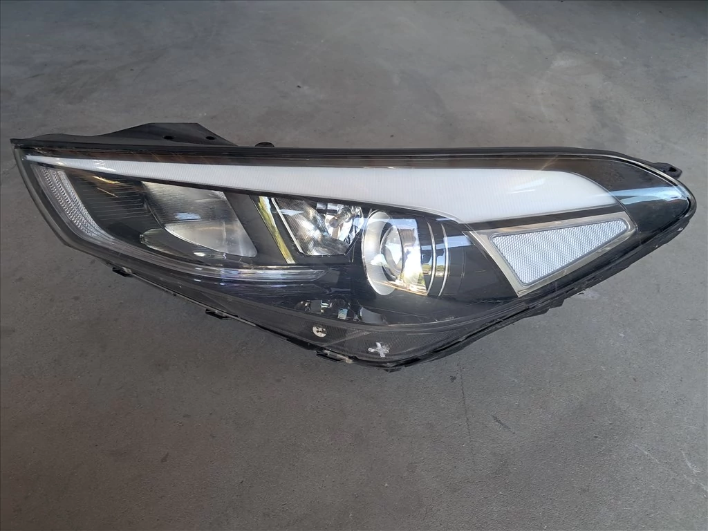 HYUNDAI TUCSON (TL) Bal fényszóró