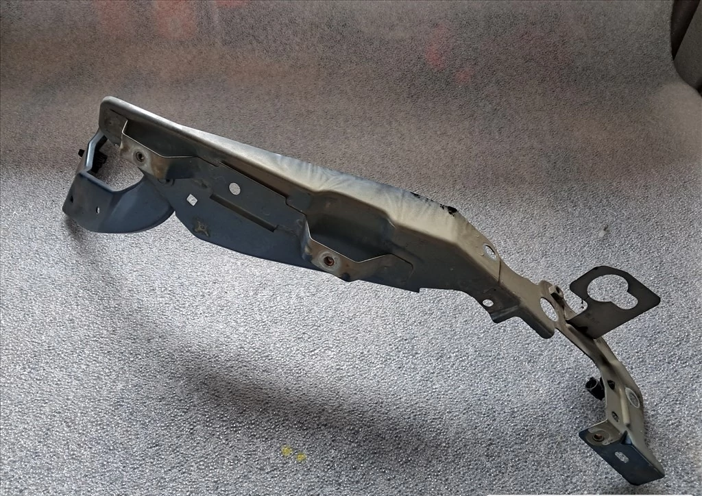 CITROEN C4 PICASSO II Jobb első sárvédő oldaltartó
