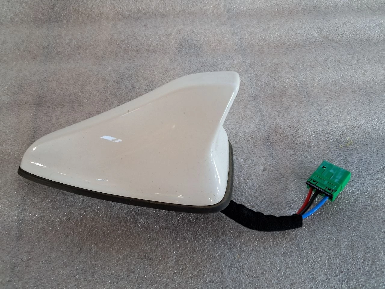 KIA CEED III (CD) GPS antenna 96210-J7200HW2