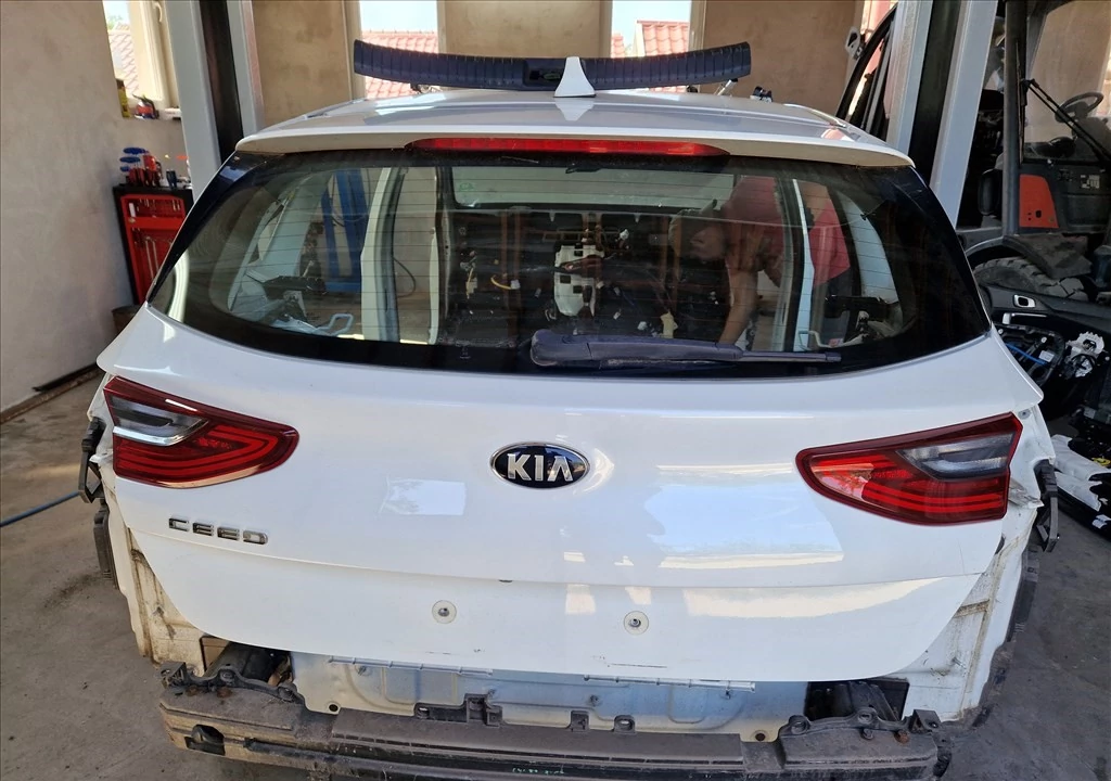 KIA CEED III (CD) Csomagtérajtó