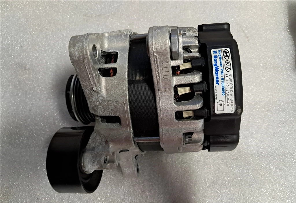 KIA CEED III (CD) 1.5 T-GDI G4LH generátor  37300-07400