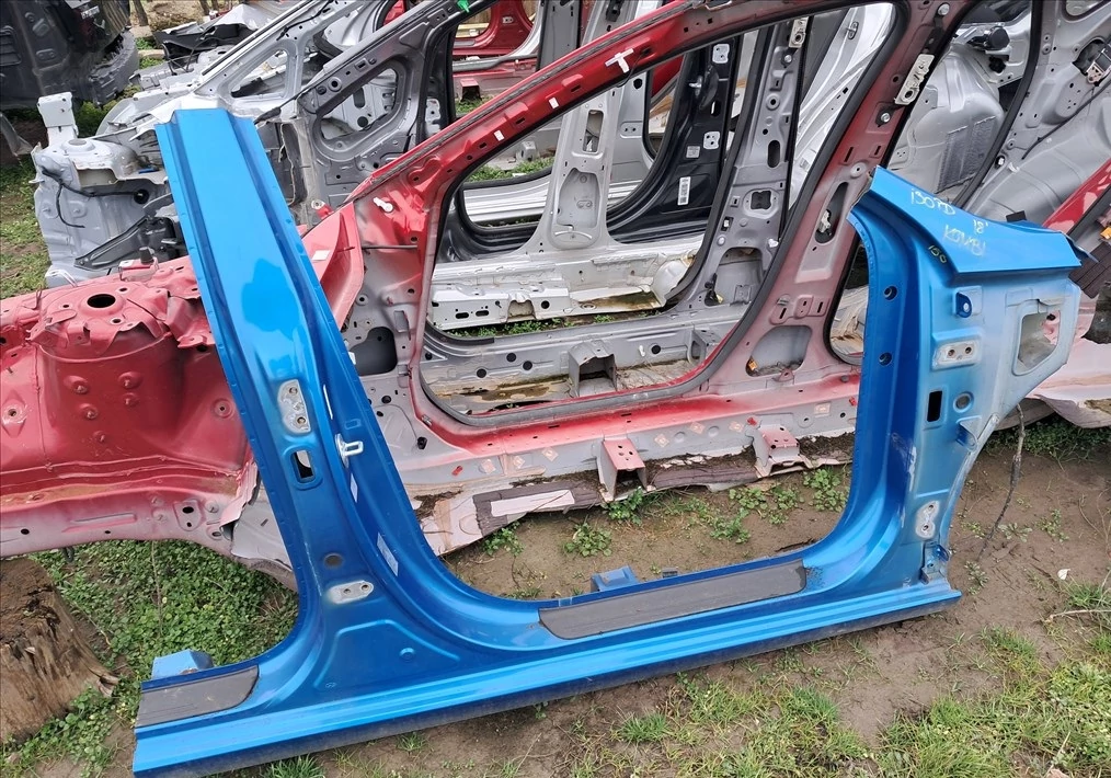 HYUNDAI I30 (PD) Jobb küszöb 