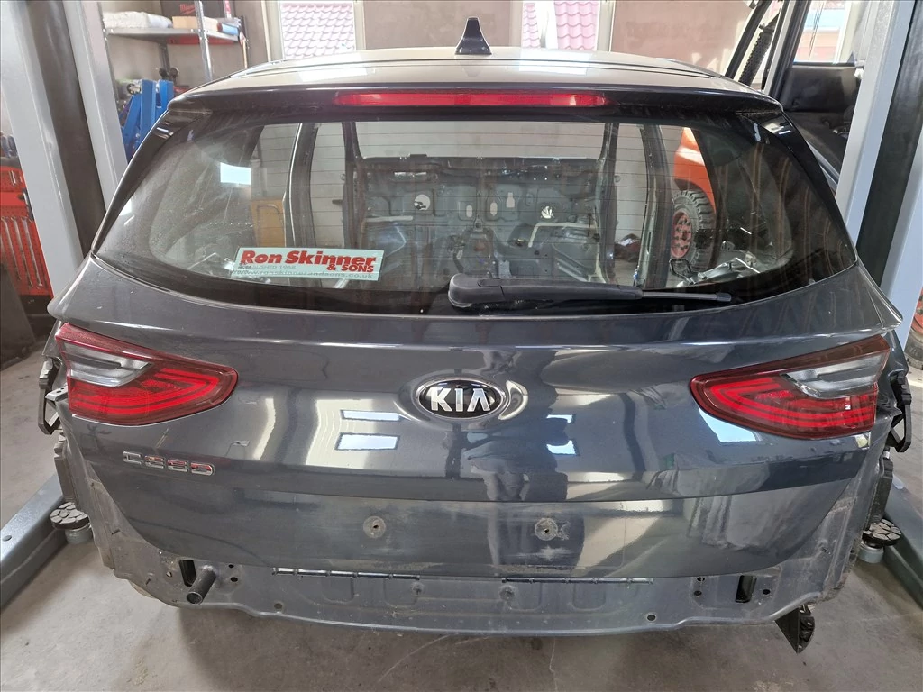 KIA CEED III (CD) Csomagtérajtó