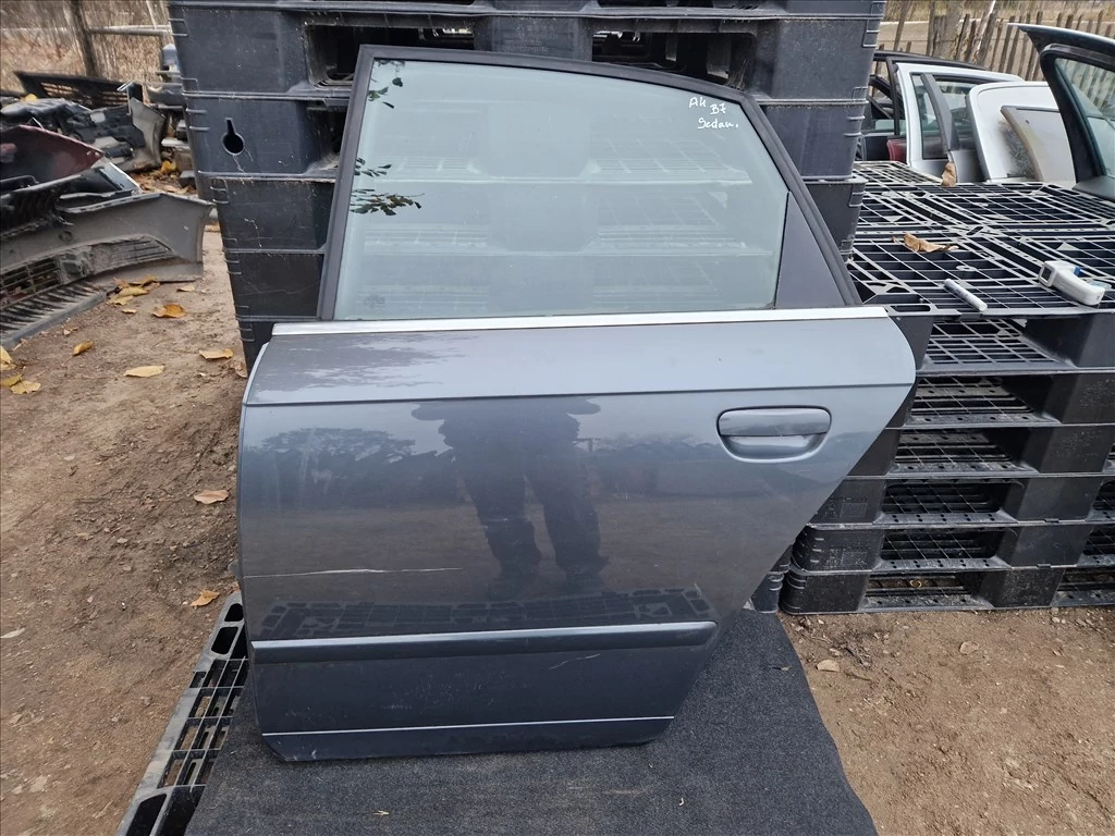 AUDI A4 (B7, 8E) SEDAN Bal hátsó ajtó