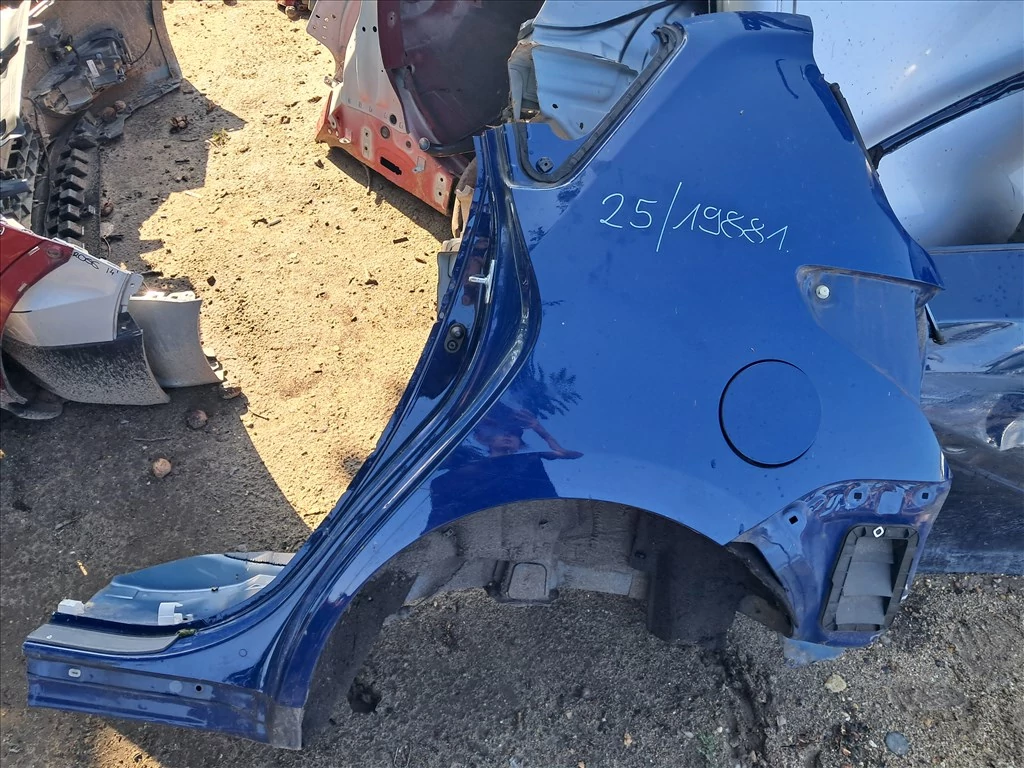 TOYOTA VERSO bal hátsó sárvédő negyed