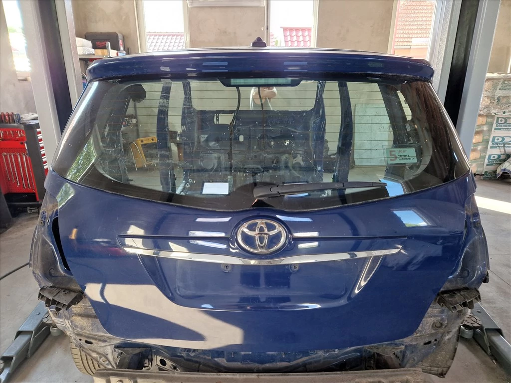 TOYOTA VERSO csomagtérajtó