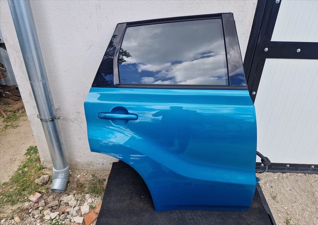 SUZUKI VITARA (LY) jobb hátsó ajtó ZQN