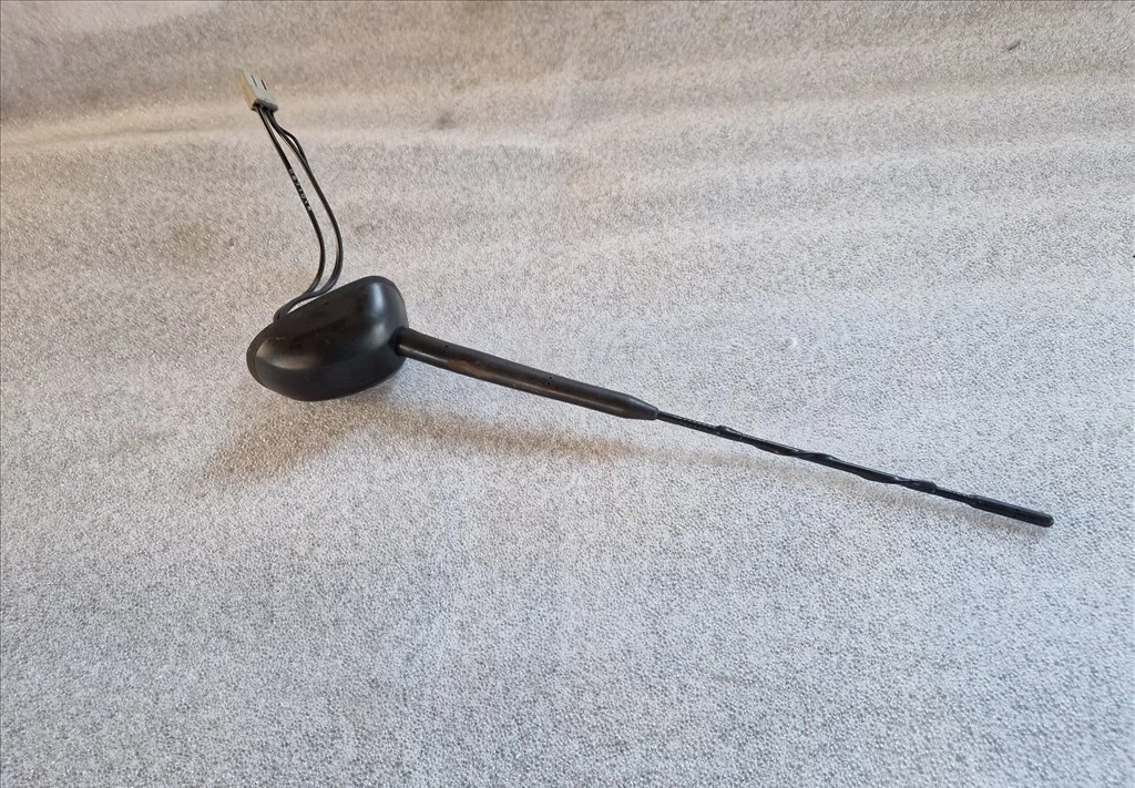 Suzuki Vitara (LY) GPS antenna