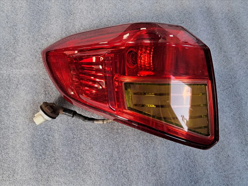 Suzuki Vitara (LY) Bal külső hátsó lámpa
