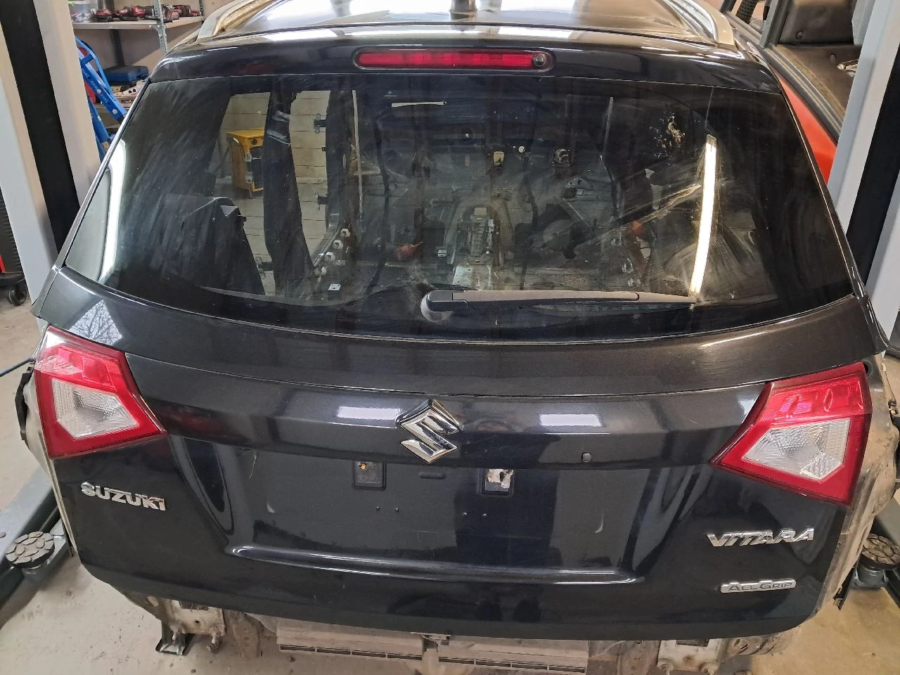 SUZUKI VITARA (LY) csomagtérajtó ZCE