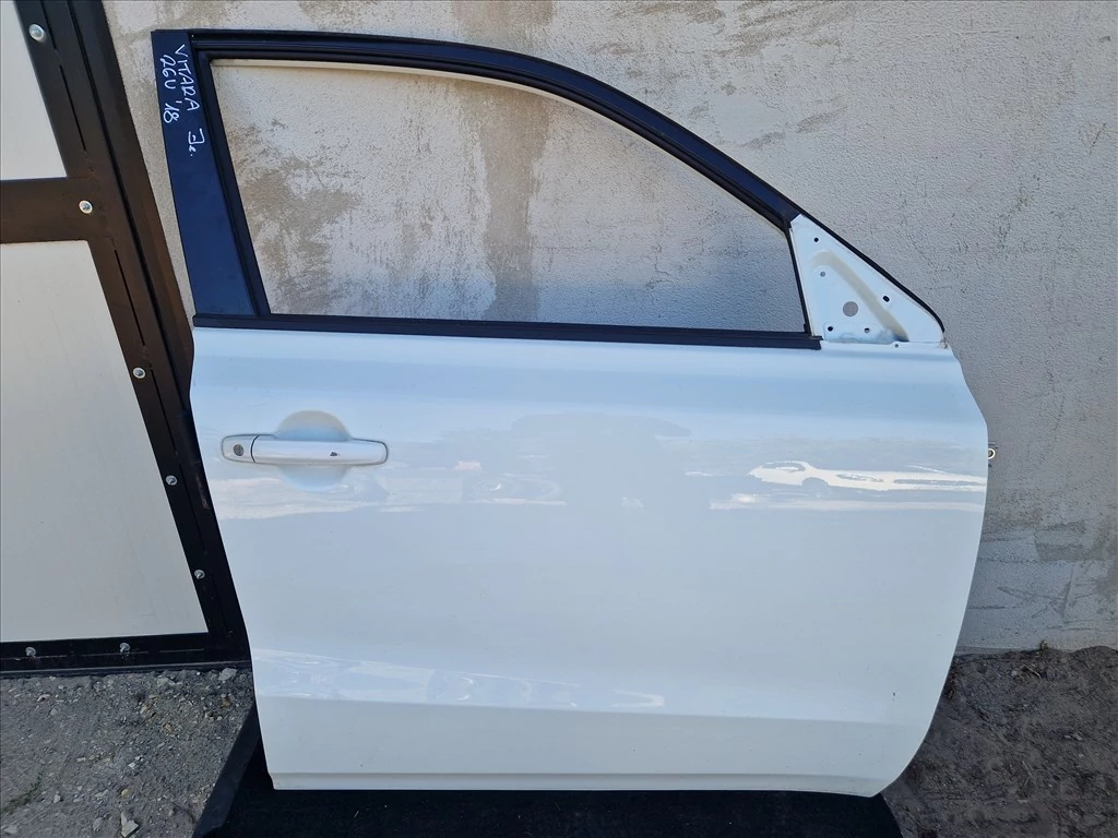 SUZUKI VITARA (LY) jobb első ajtó 26U