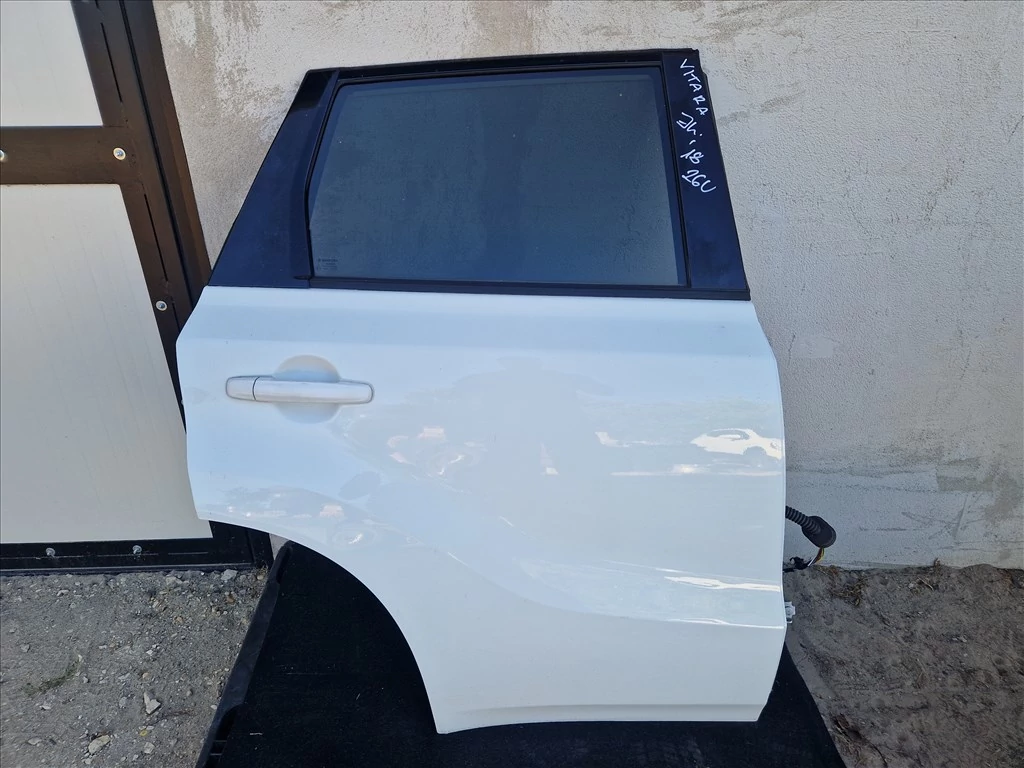 SUZUKI VITARA (LY) jobb hátsó ajtó 26U