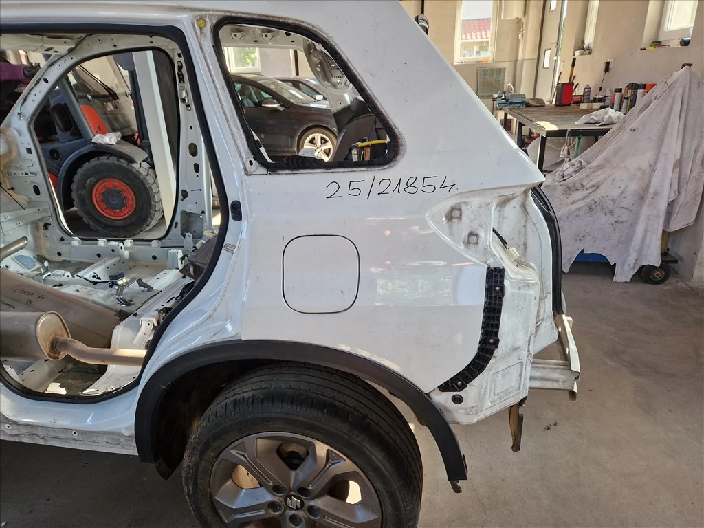 Suzuki Vitara (LY) bal hátsó sárvédő negyed