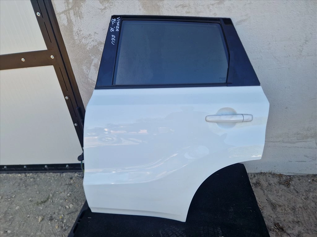 SUZUKI VITARA (LY) bal hátsó ajtó 26U
