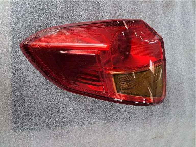 Suzuki Vitara (LY) Bal külső hátsó lámpa