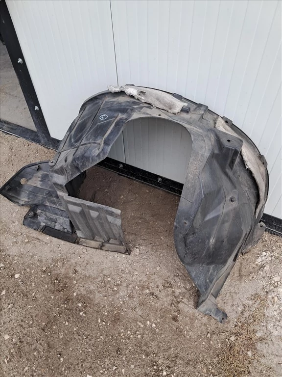 Suzuki Vitara (LY) Jobb első dobbetét
