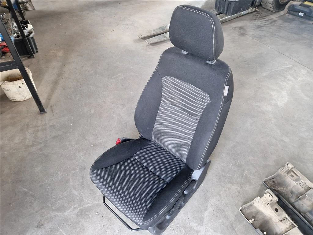 SUZUKI VITARA (LY) bal első ülés